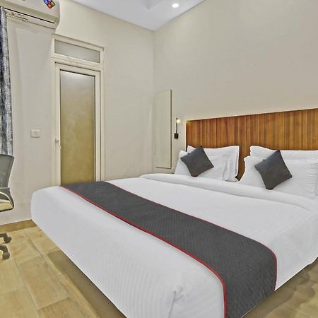 Townhouse Golden Frame Hotell Ghaziabad Exteriör bild
