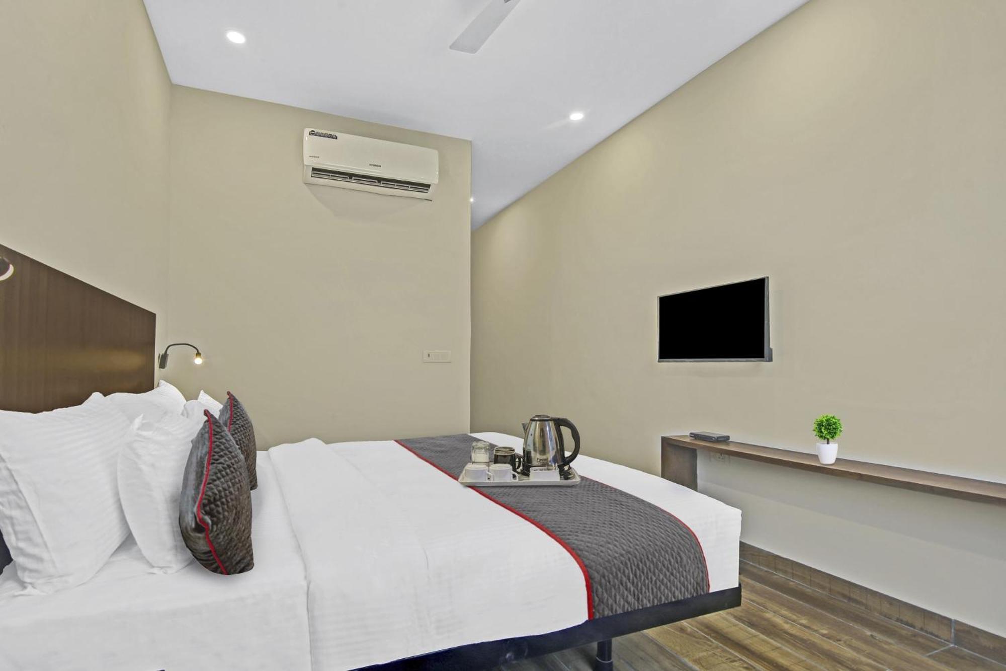 Townhouse Golden Frame Hotell Ghaziabad Exteriör bild