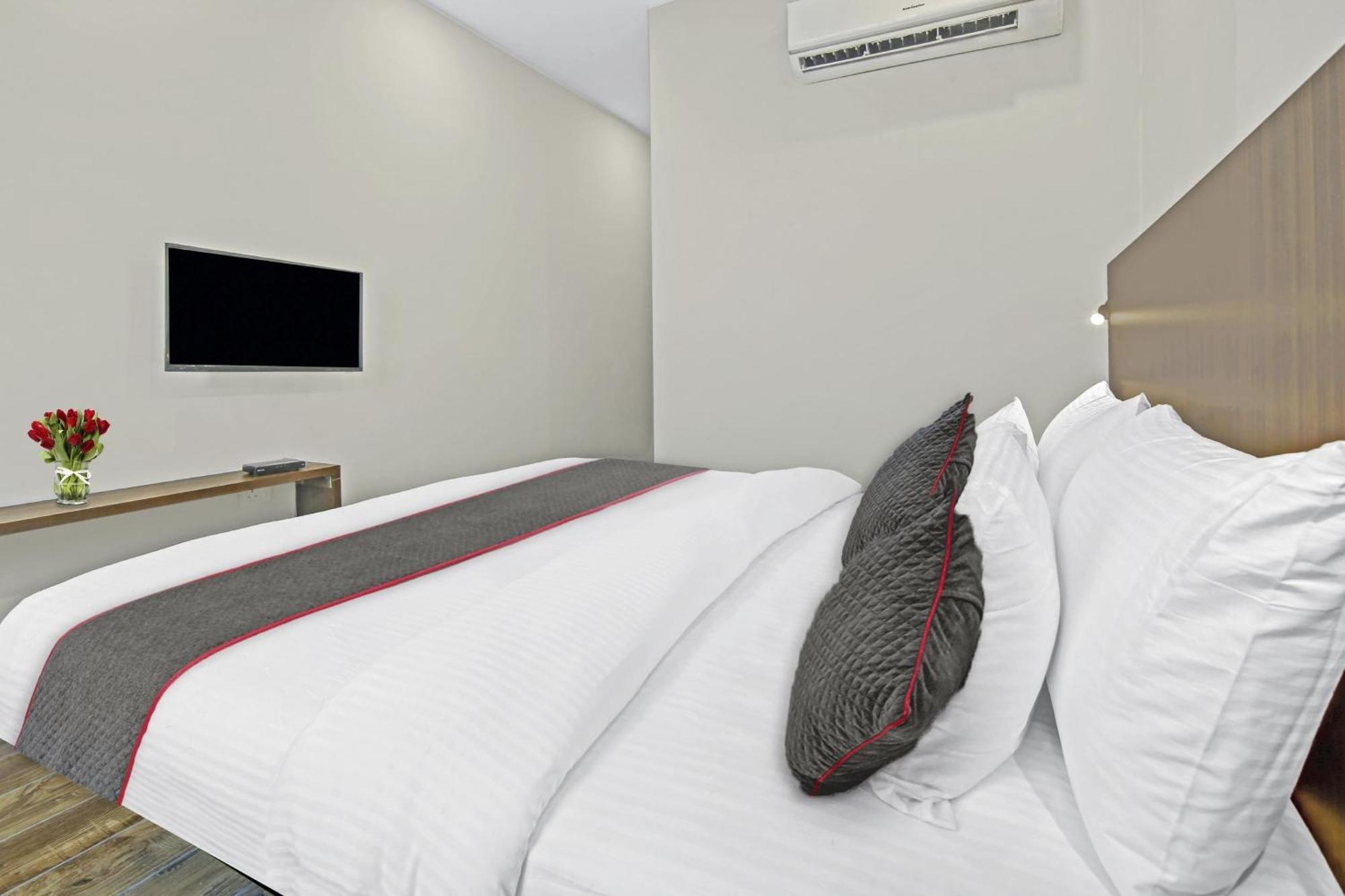 Townhouse Golden Frame Hotell Ghaziabad Exteriör bild