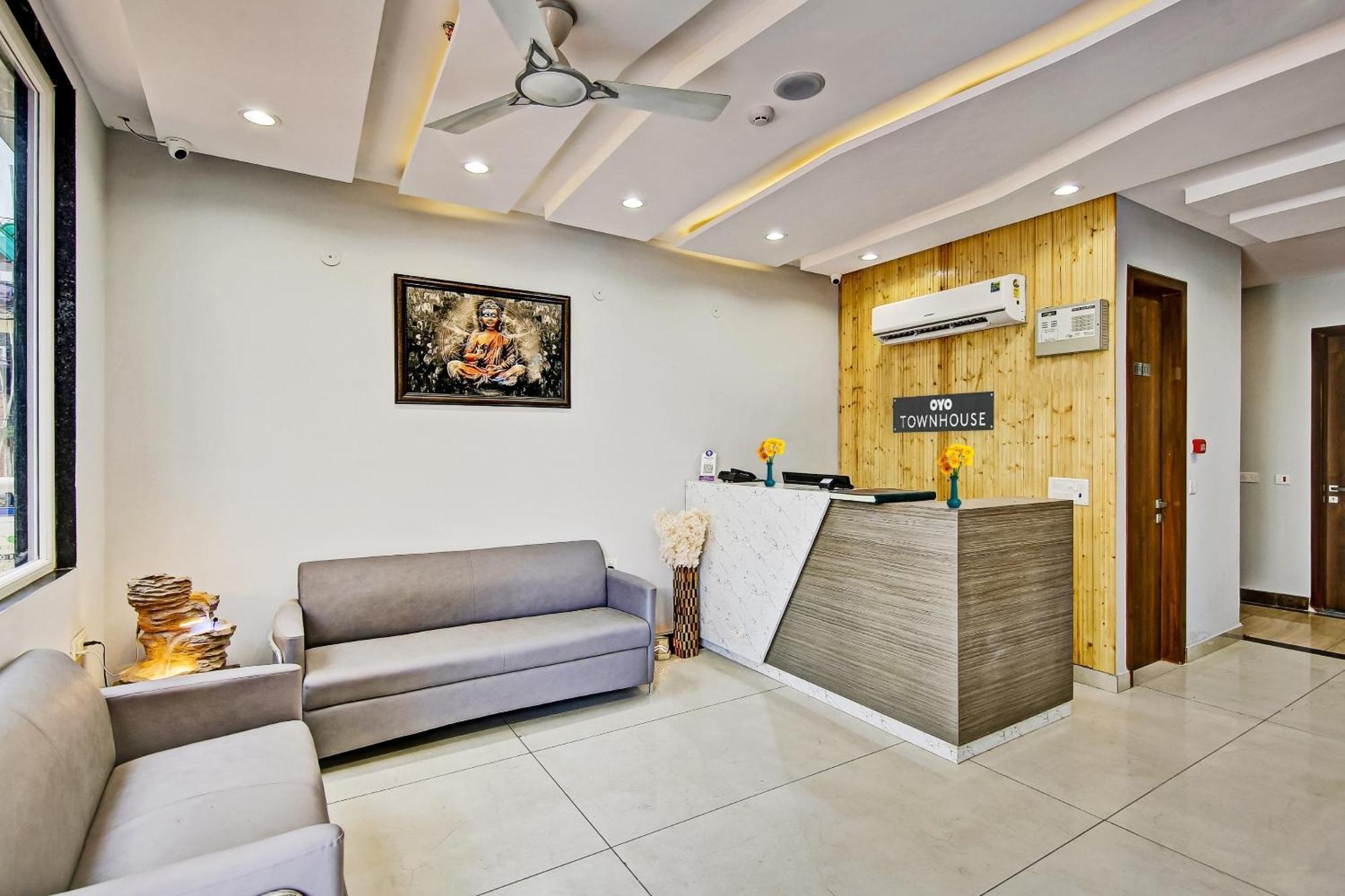 Townhouse Golden Frame Hotell Ghaziabad Exteriör bild