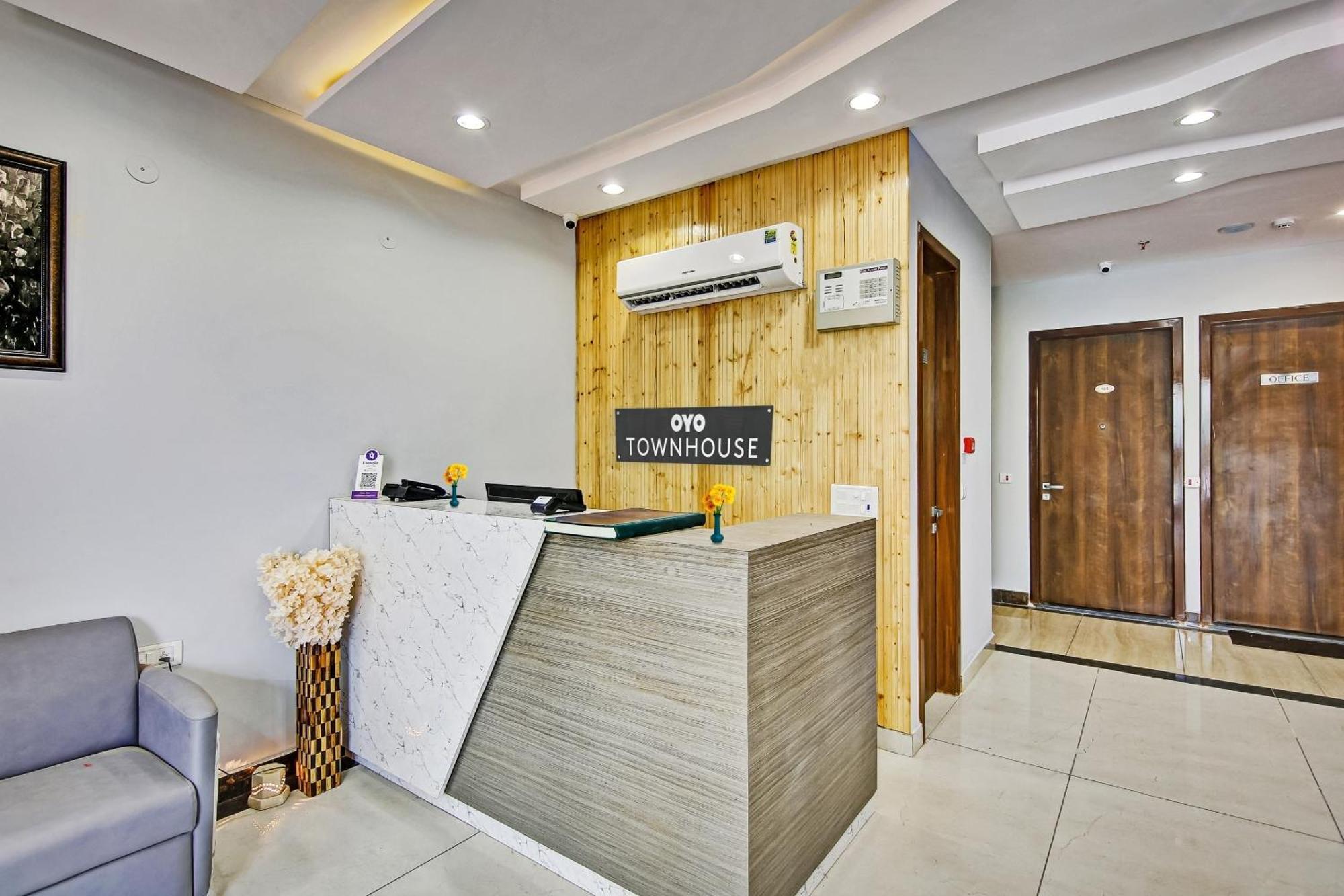 Townhouse Golden Frame Hotell Ghaziabad Exteriör bild