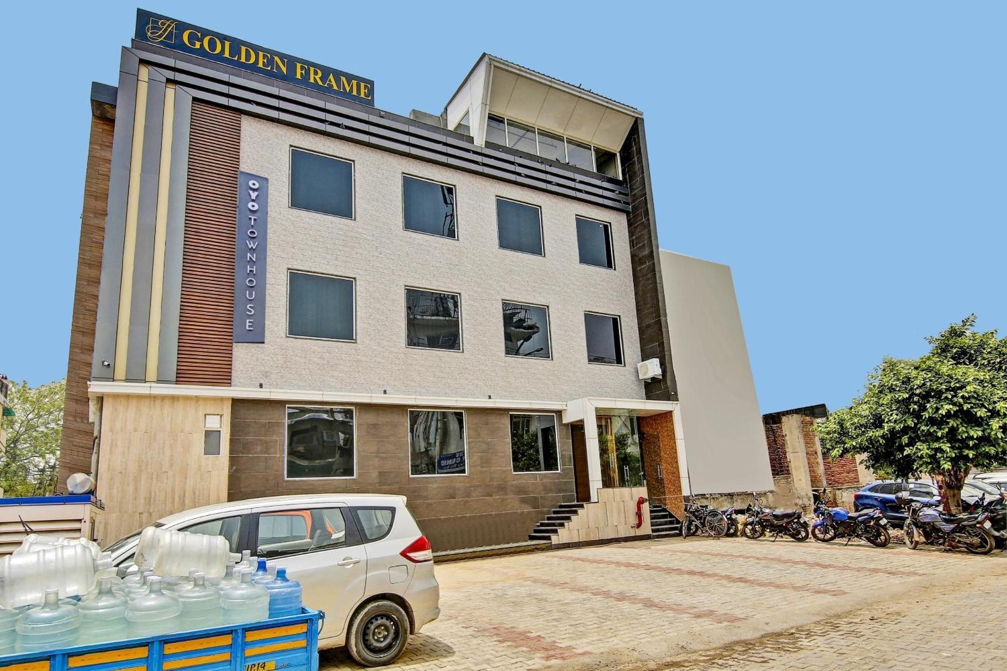 Townhouse Golden Frame Hotell Ghaziabad Exteriör bild
