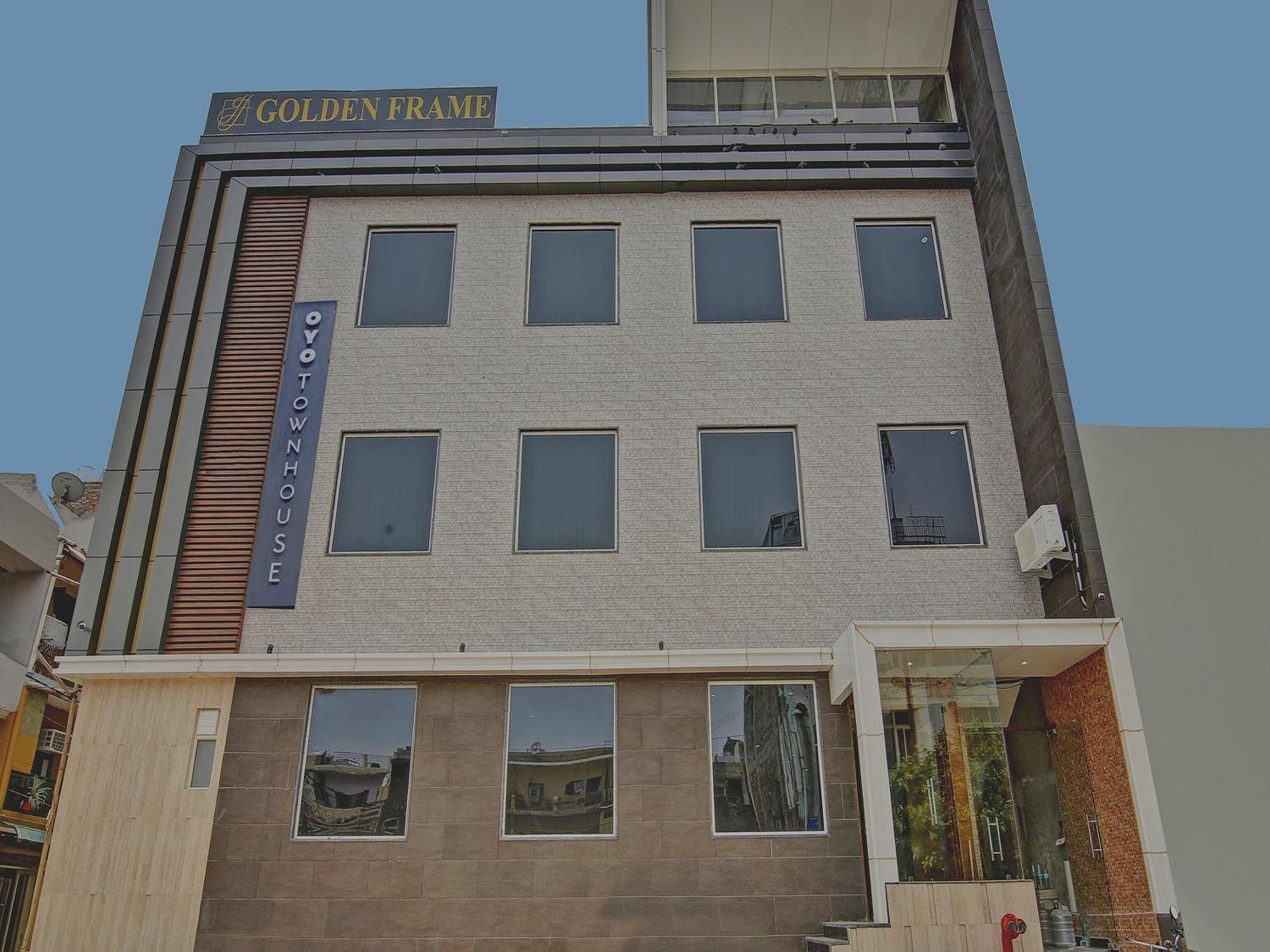 Townhouse Golden Frame Hotell Ghaziabad Exteriör bild