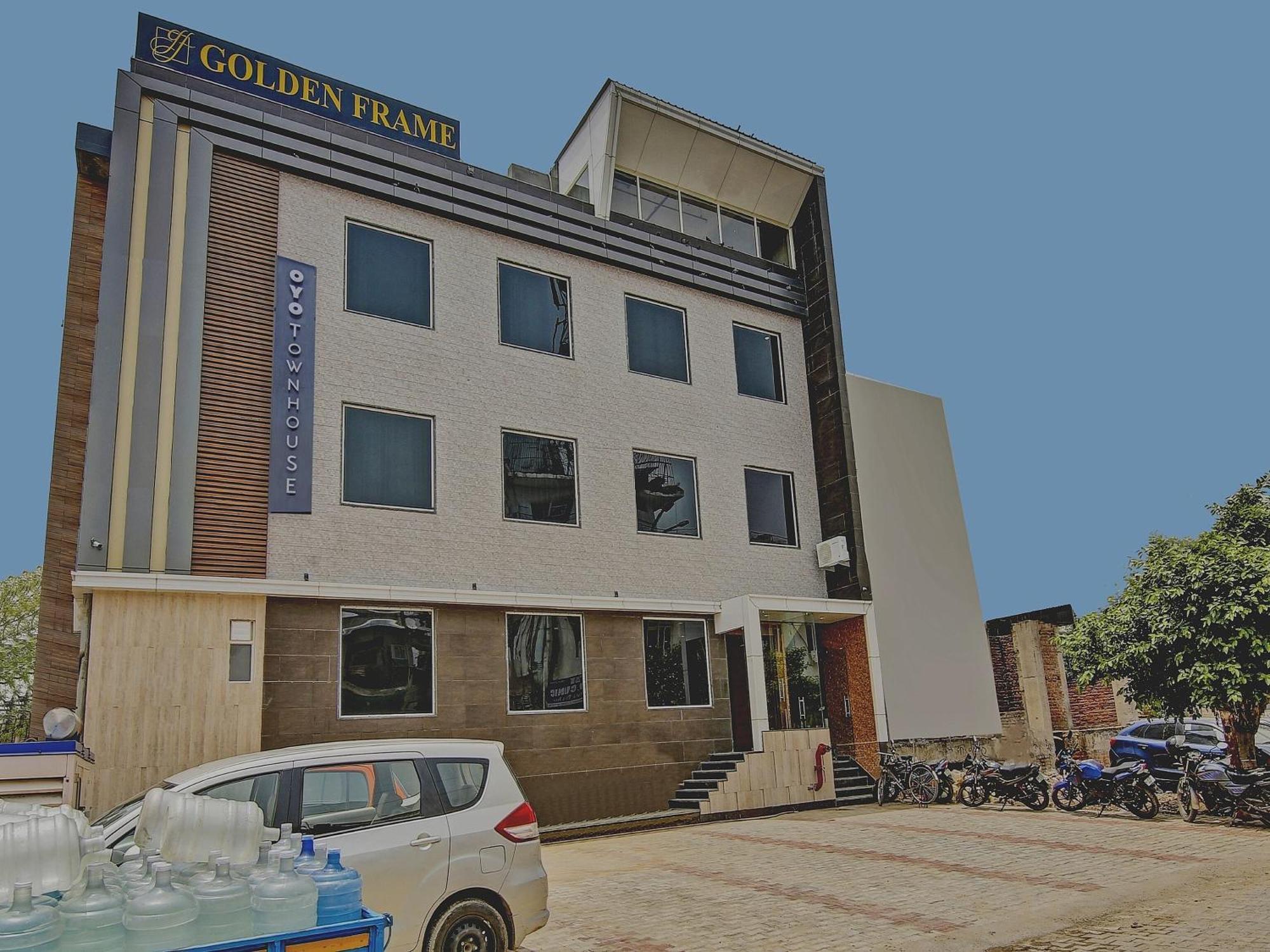 Townhouse Golden Frame Hotell Ghaziabad Exteriör bild