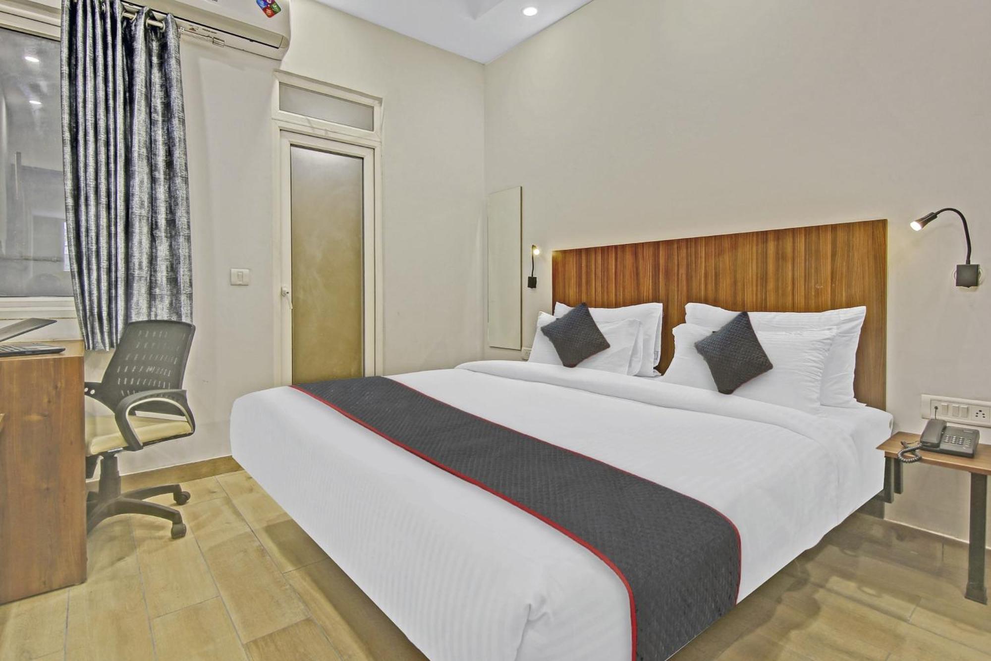 Townhouse Golden Frame Hotell Ghaziabad Exteriör bild